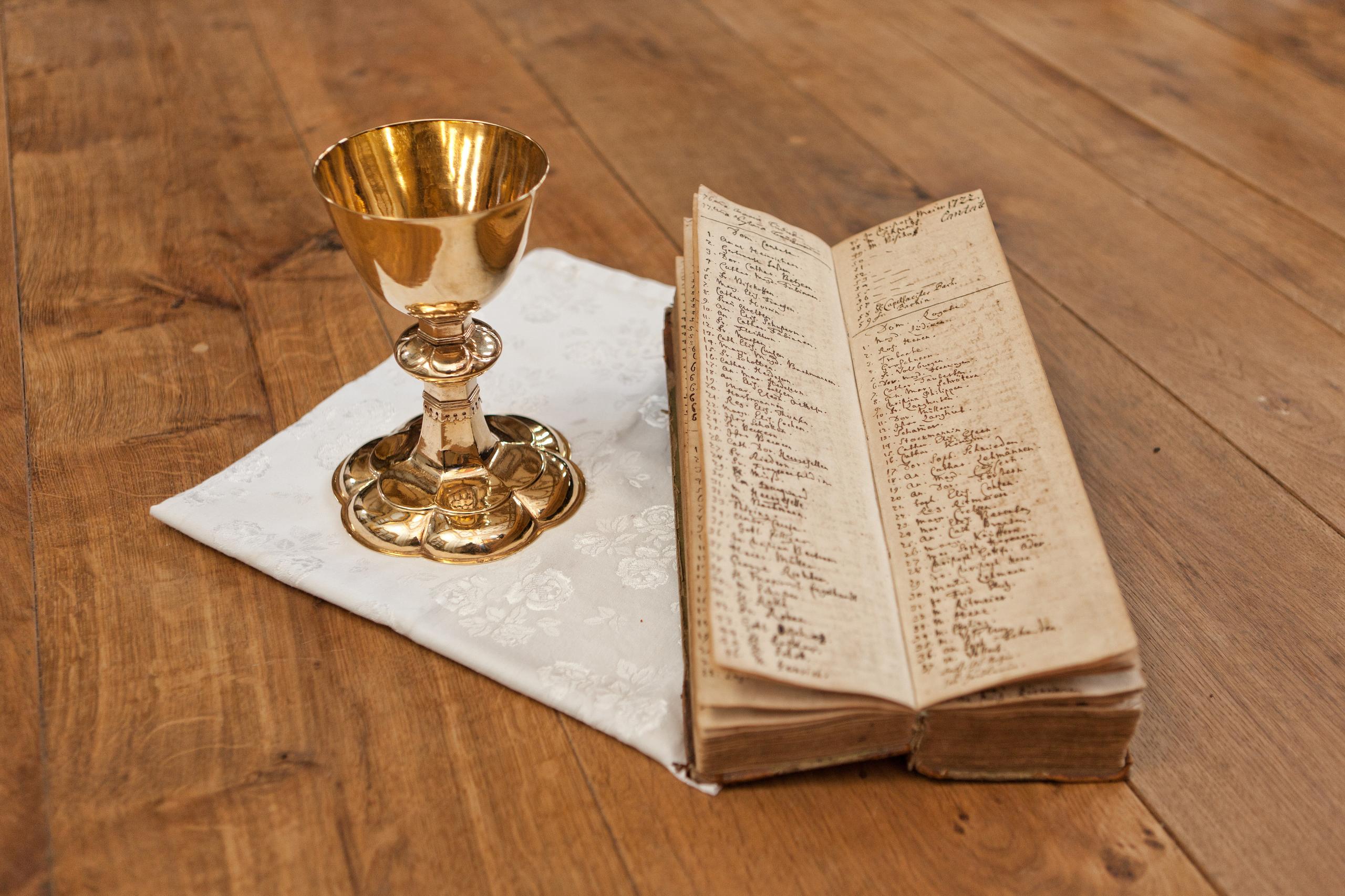 Agnuskirche Abendmahlskelch Bach Confitentenregister ©Christian Ratzel