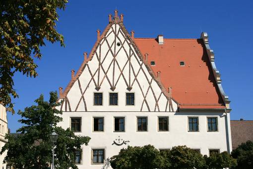 Blick auf das Akener Rathaus © Annett Freudenreich